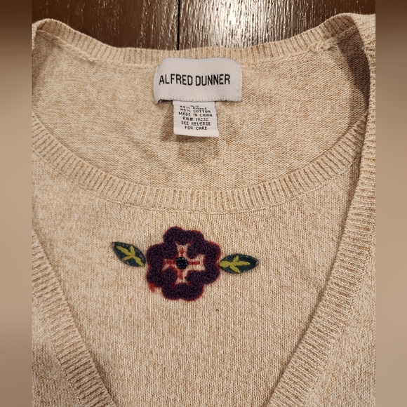 Alfred Dunner Sweater set (attached pieces) - Picture 3 of 6